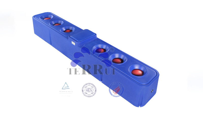 Blue 300L LLDPE Peternakan Auto Waterer Dengan 6 Electric Heating Sets Untuk Sapi