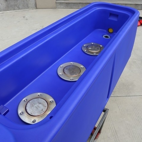 Tangki air ternak berkapasitas tinggi dengan 55cm/1.8ft. Ketinggian minum 300L/79gal. dan 400*67*68cm/13.1*2.2*2.2 Ukuran